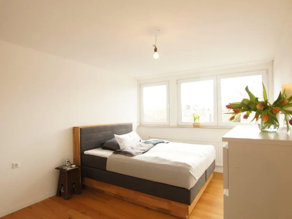 Moderne 3-Zi-Wohnung mit Einbauküche und Hobbyraum in Böblingen