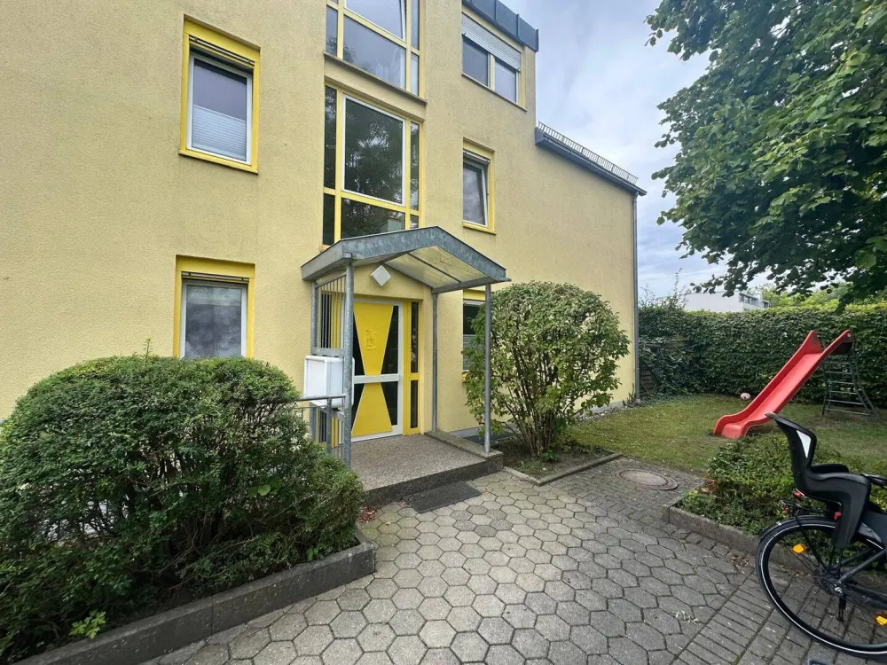Attraktive, helle 3-Zimmer-Erdgeschoss-Wohnung mit kleinem Garten