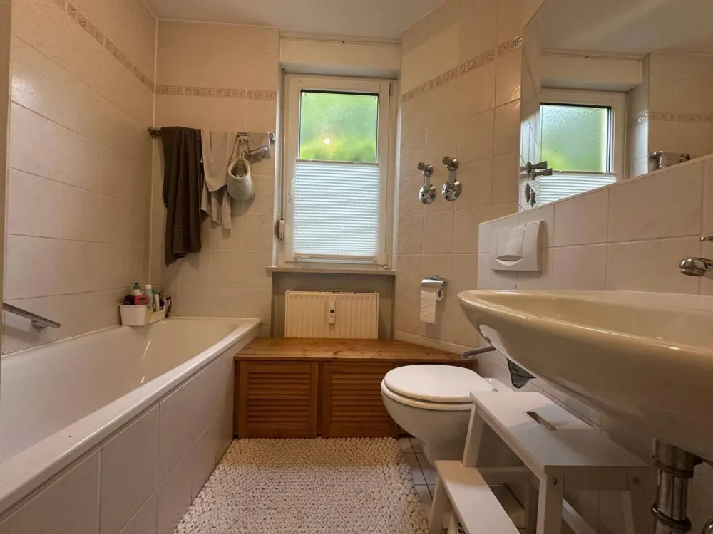 Attraktive, helle 3-Zimmer-Erdgeschoss-Wohnung mit kleinem Garten