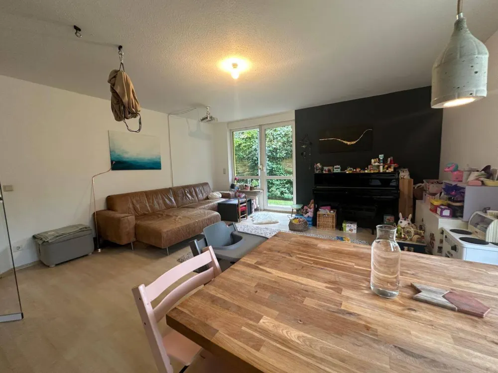 Attraktive, helle 3-Zimmer-Erdgeschoss-Wohnung mit kleinem Garten