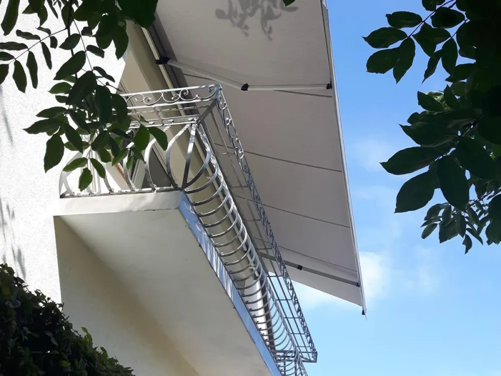 3,5 Zi mit moderner EB Küche, gr. Balkon