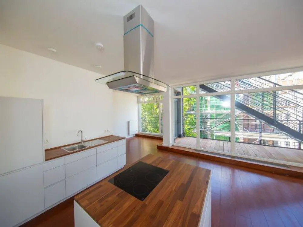 2-Zi-Penthouse-Whg mit großer Terrasse bodentiefen Fenstern EBK u. Aufzug