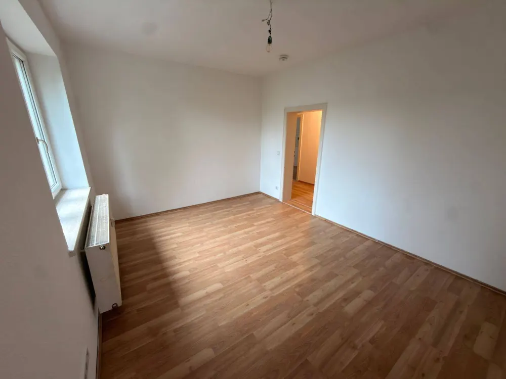***helle 2-Zimmer-Wohnung mit Tageslichtbad und Balkon in Eutritzsch***
