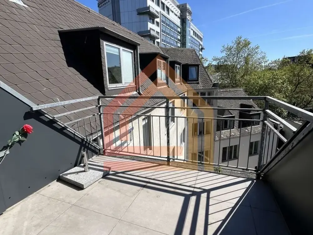 Erstbezug nach Modernisierung: 3-Zimmer-Maisonette mit Sonnenbalkon
