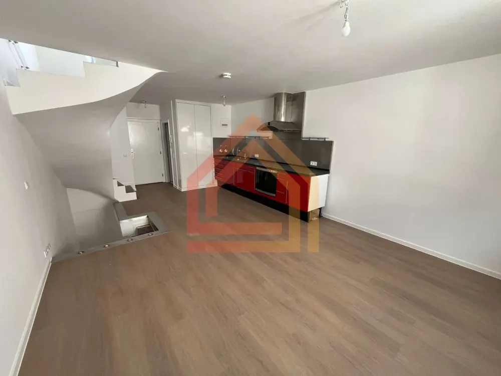 Erstbezug nach Modernisierung: 3-Zimmer-Maisonette mit Sonnenbalkon