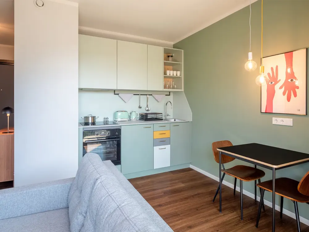 BESICHTIGUNGEN: Mi 9:00 & Fr 16:00 -unbefristete 2-Zimmer-Wohnung mit offenem Wohnbereich und Balkon