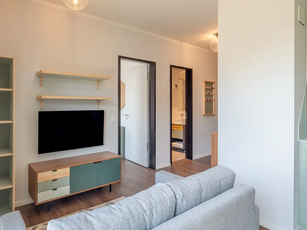 BESICHTIGUNGEN: Mi 9:00 & Fr 16:00 -unbefristete 2-Zimmer-Wohnung mit offenem Wohnbereich und Balkon