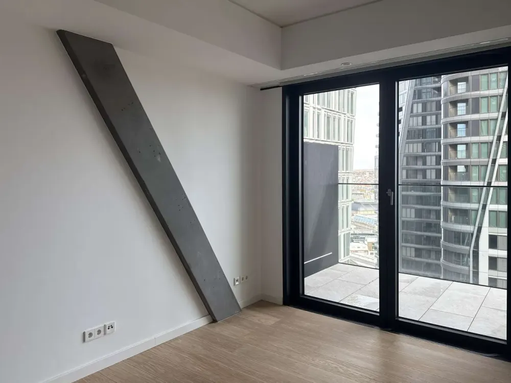 Living in the Prime Spots of the City: 3-Room Apartment with Skyline View