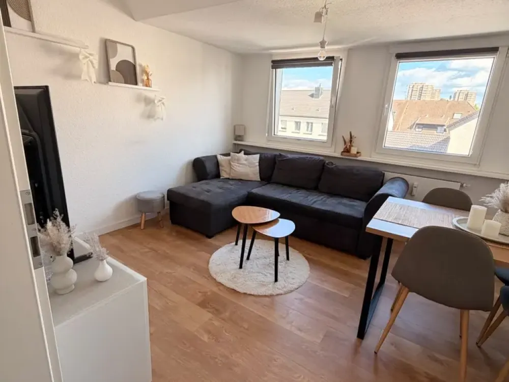 Sanierte Dachgeschosswohnung in schöner Umgebung