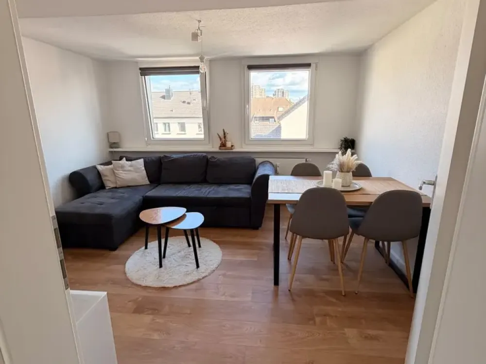 Sanierte Dachgeschosswohnung in schöner Umgebung