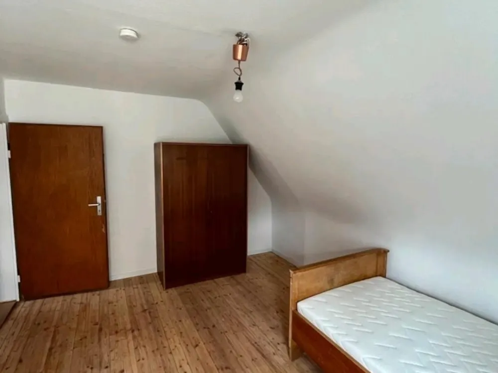 Nachmieter Gesucht !! Möbliertes WG-Zimmer in Spardorf, 16 m²