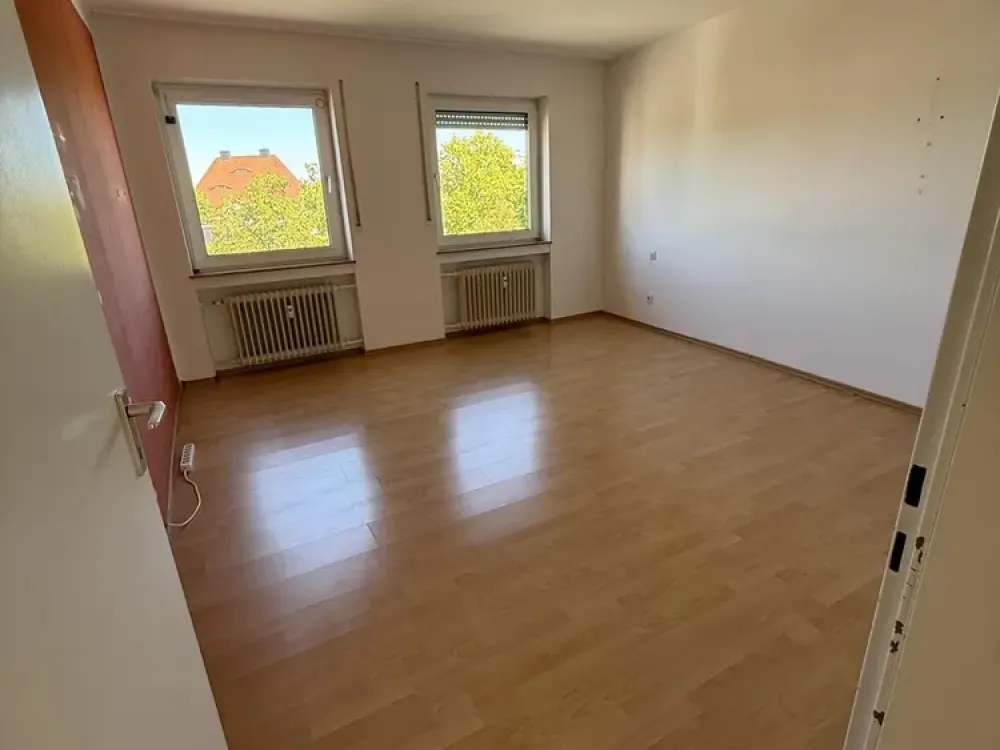 3-Zimmer-Wohnung im 4. OG mit Aufzug - mit Raum für eigene Ideen in zentraler Lage von Nürnberg