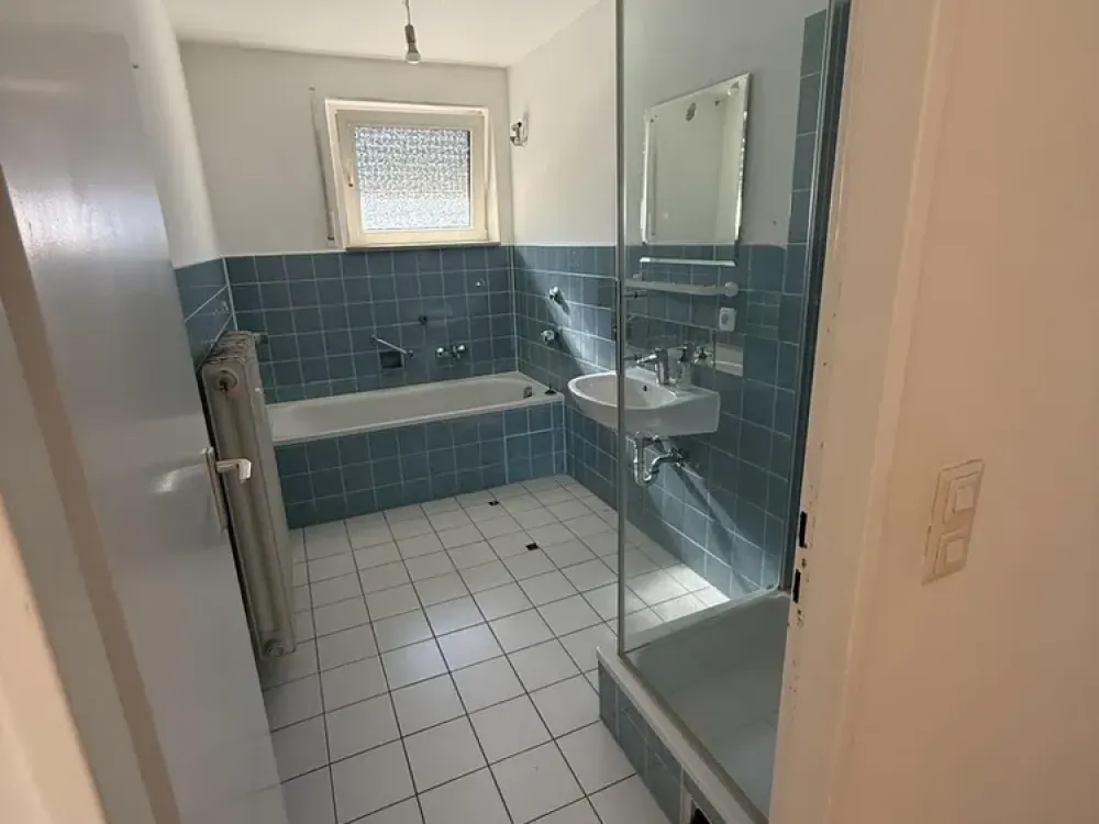 3-Zimmer-Wohnung im 4. OG mit Aufzug - mit Raum für eigene Ideen in zentraler Lage von Nürnberg