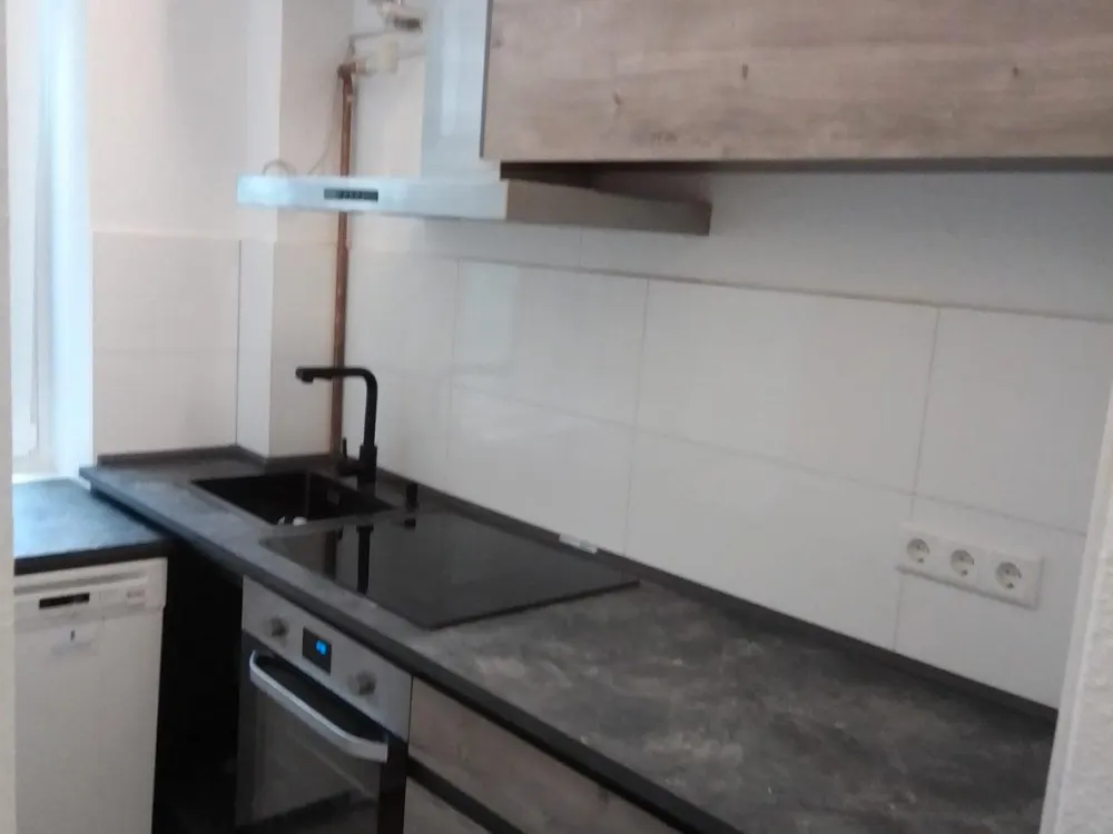 Renovierte 2-Zimmer-Altbauwohnung mit Garten, voll möbliert