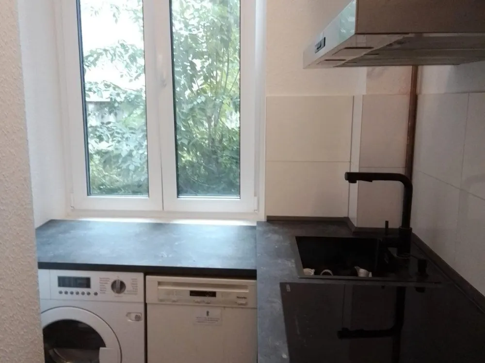 Renovierte 2-Zimmer-Altbauwohnung mit Garten, voll möbliert