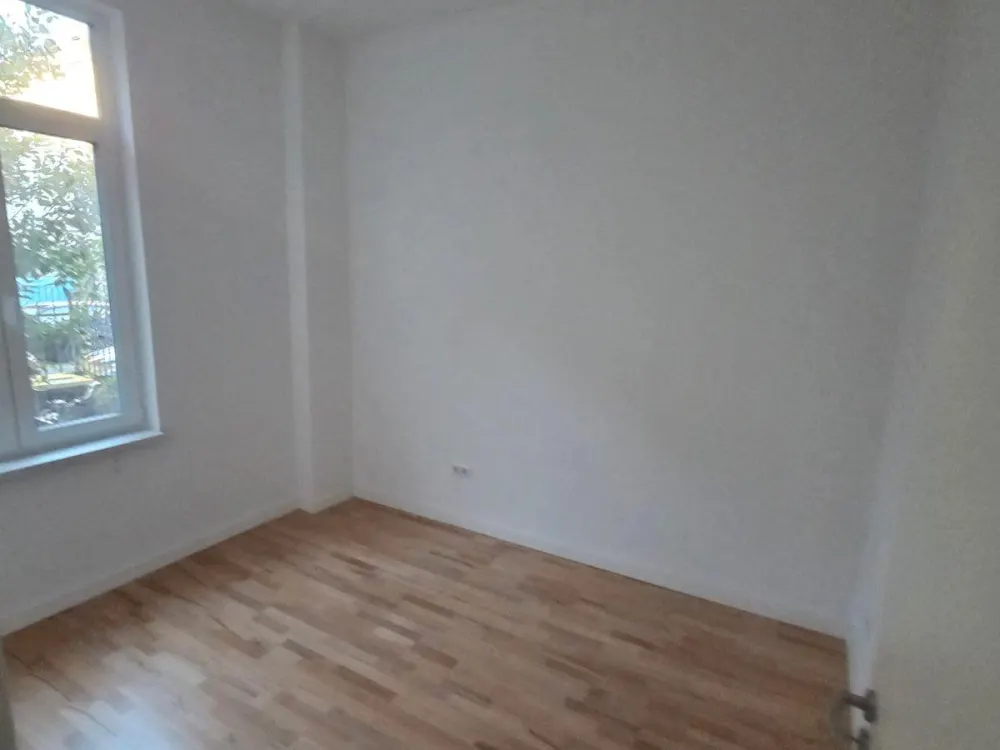 Renovierte 2-Zimmer-Altbauwohnung mit Garten, voll möbliert