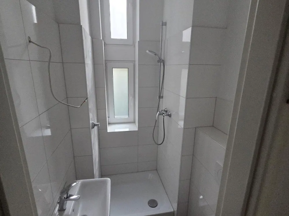 Renovierte 2-Zimmer-Altbauwohnung mit Garten, voll möbliert