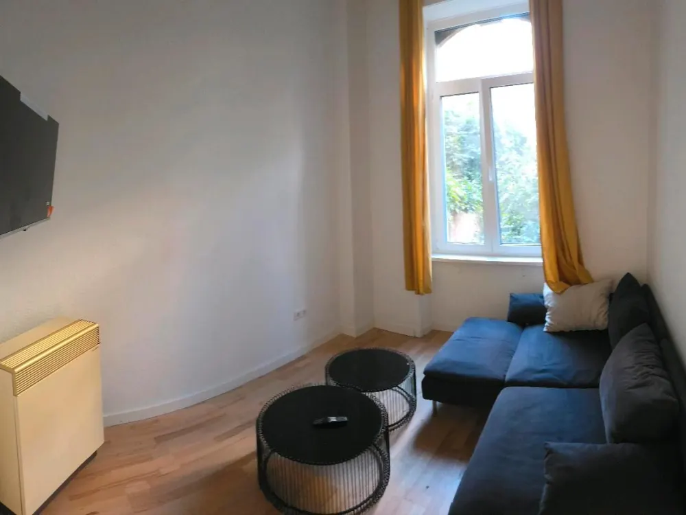 Renovierte 2-Zimmer-Altbauwohnung mit Garten, voll möbliert
