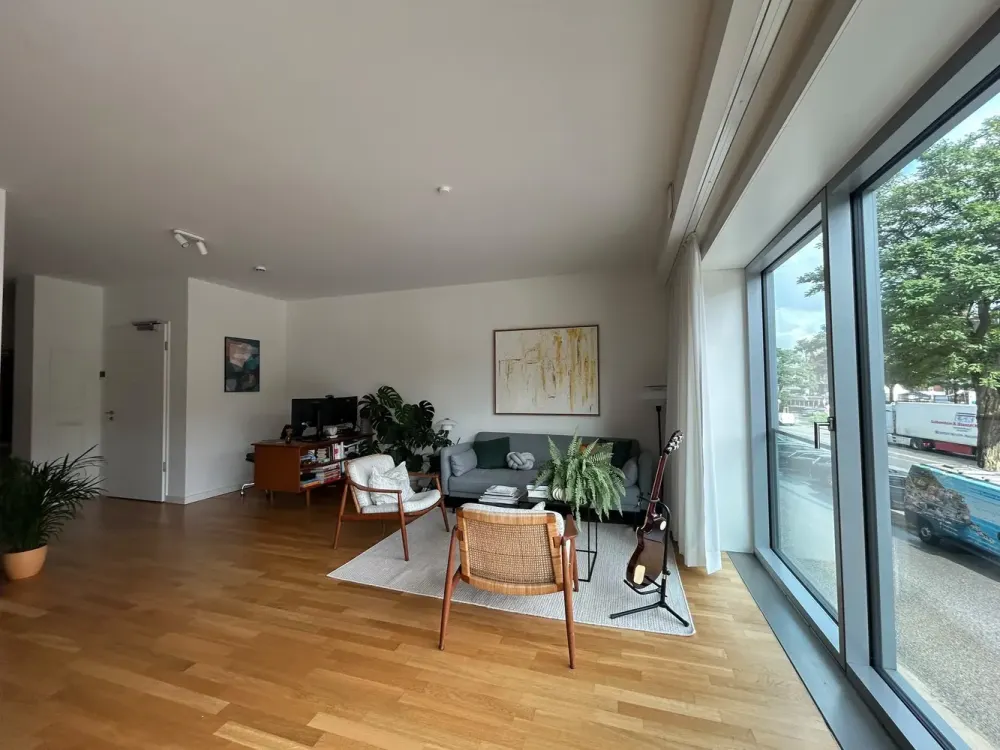 Fantastische Aussicht trifft moderne Wohnatmosphäre: Großzügige 2-Zimmer Wohnung