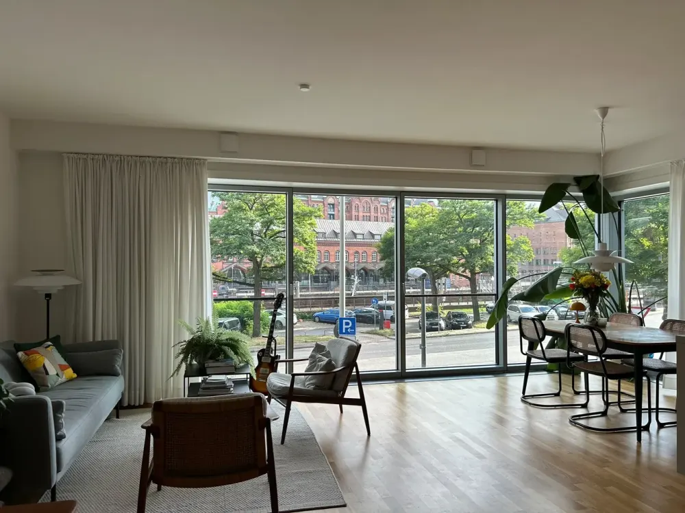 Fantastische Aussicht trifft moderne Wohnatmosphäre: Großzügige 2-Zimmer Wohnung