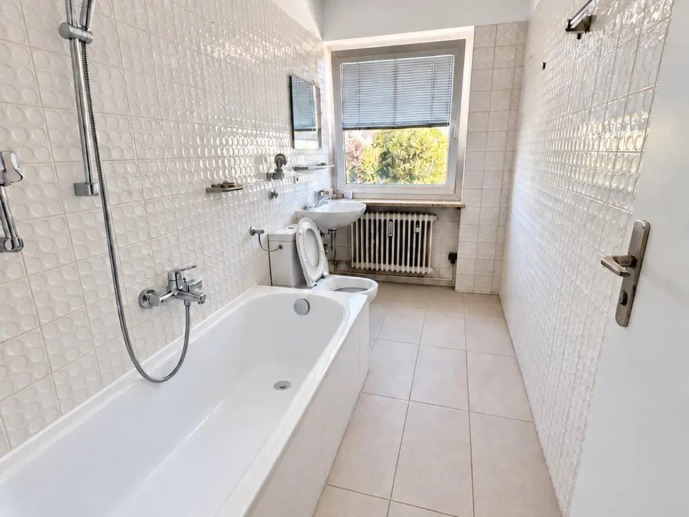 Erstbezug nach Modernisierung 3- Zimmerwohnung mit Stellplatz