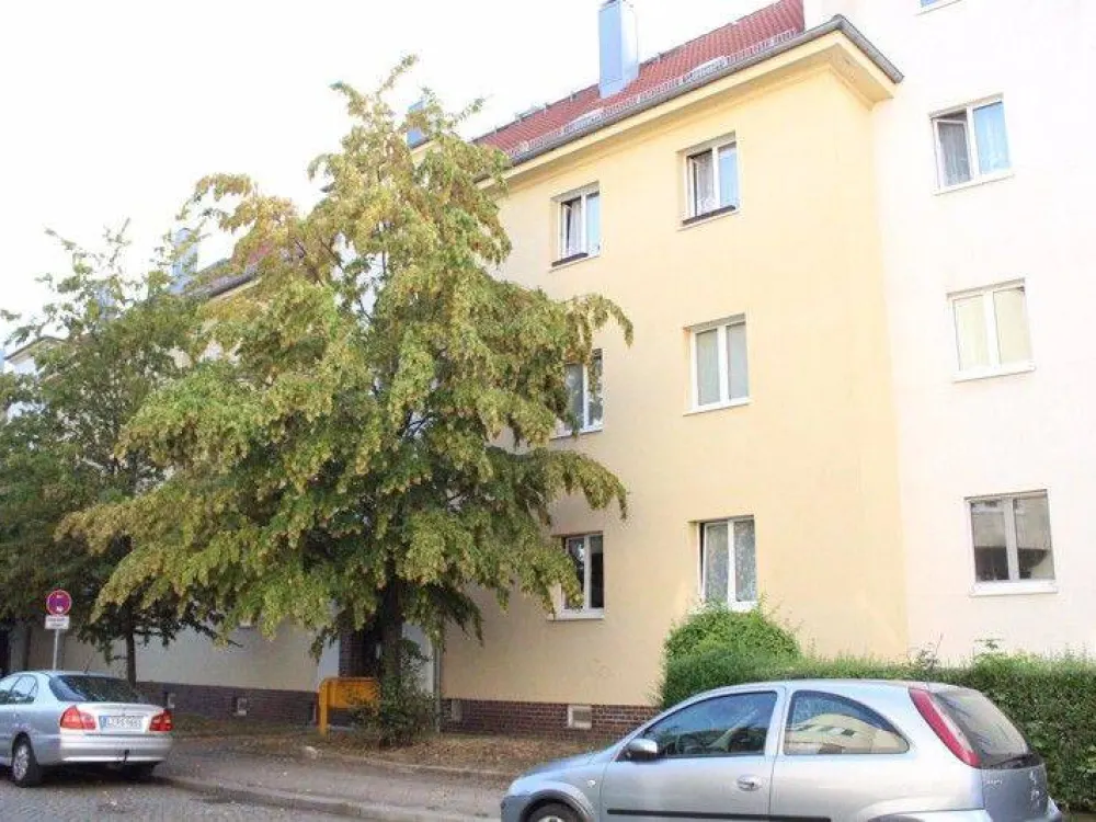 2 Raum Wohnung mit Balkon in Sanierung