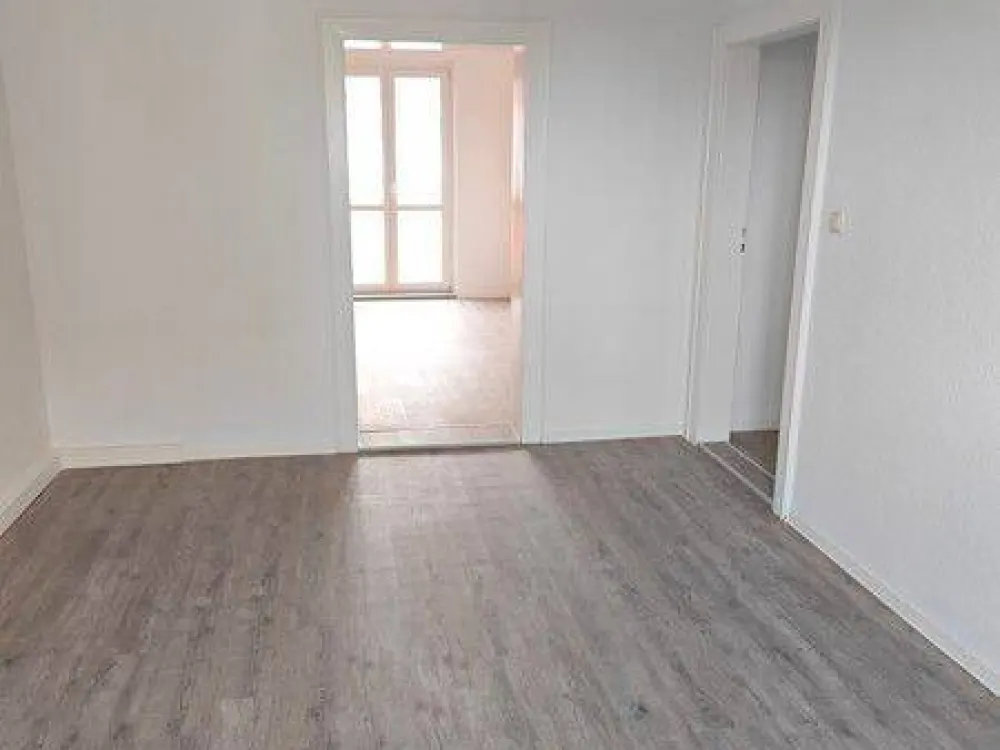 2 Raum Wohnung mit Balkon in Sanierung