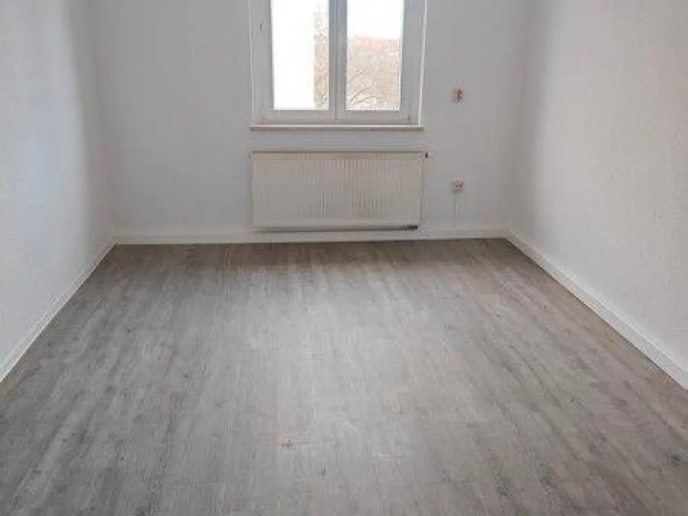 2 Raum Wohnung mit Balkon in Sanierung