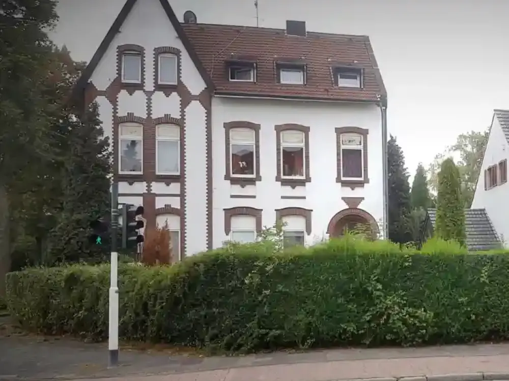 Completely Renovated Stylish Old Building Apartment 94 m² Weeserweg