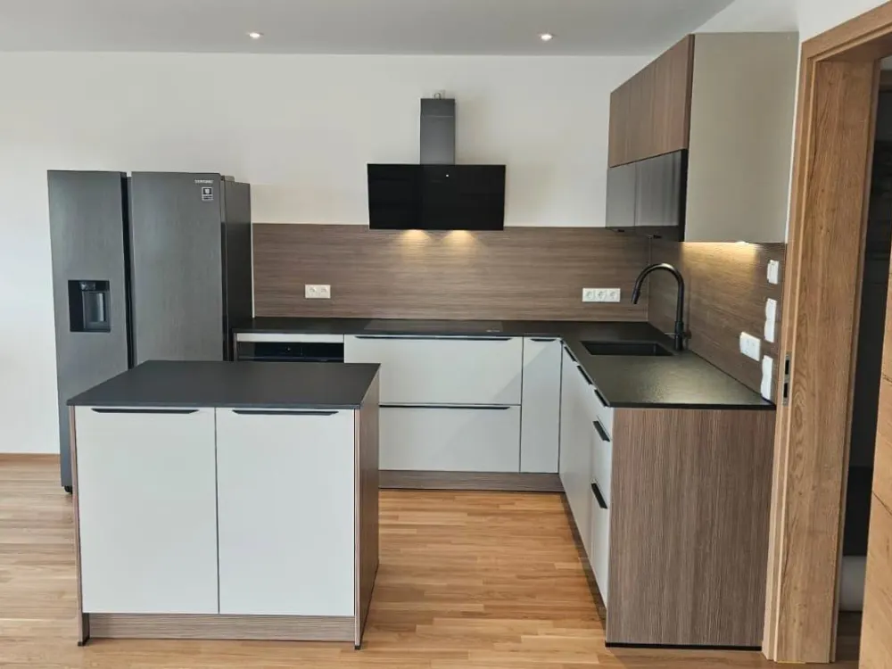 Traumhafte Neubauwohnung mit Luxus-Küche & 2 TG-Stellplätzen