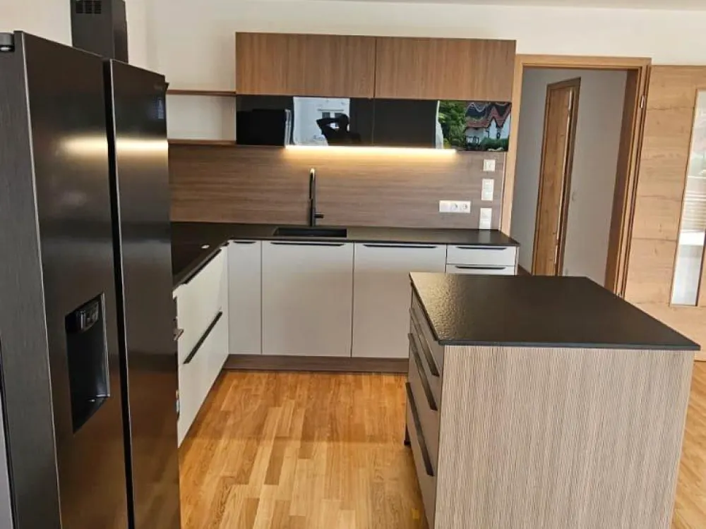 Traumhafte Neubauwohnung mit Luxus-Küche & 2 TG-Stellplätzen