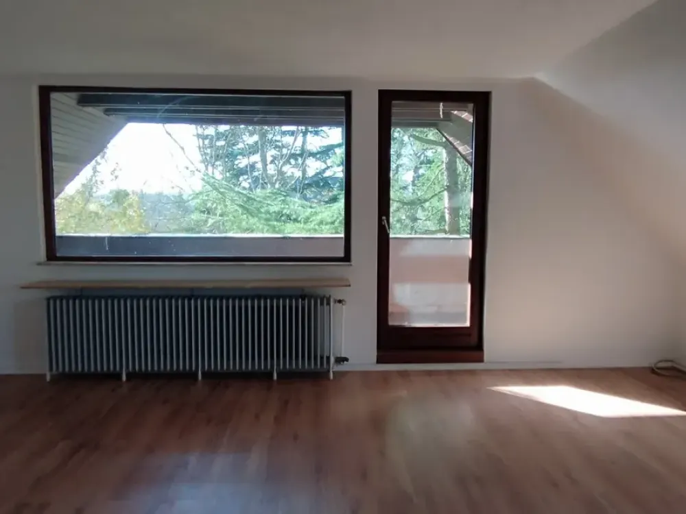Zeitmietvertrag für ein Jahr: 3-Zimmer-Dachgeschosswohnung mit eigenem Eingang