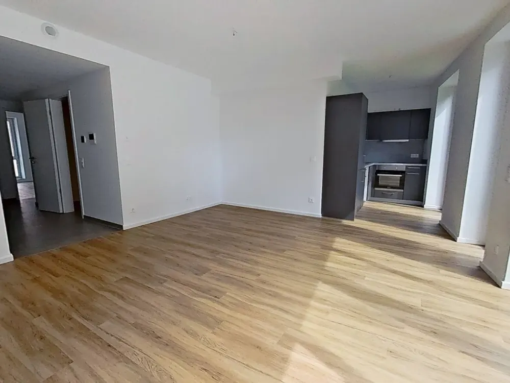 Modernes Wohnen auf zwei Ebenen: Stilvolle Maisonette-Wohnung mit eigenem Garten in Rissen
