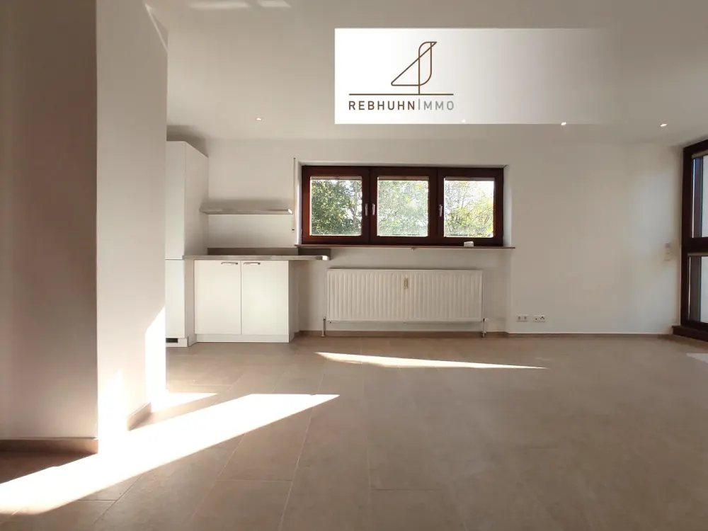 Charmante 2,5 Zimmer-Maisionette-Wohnung mit neuer Küche und Garage
