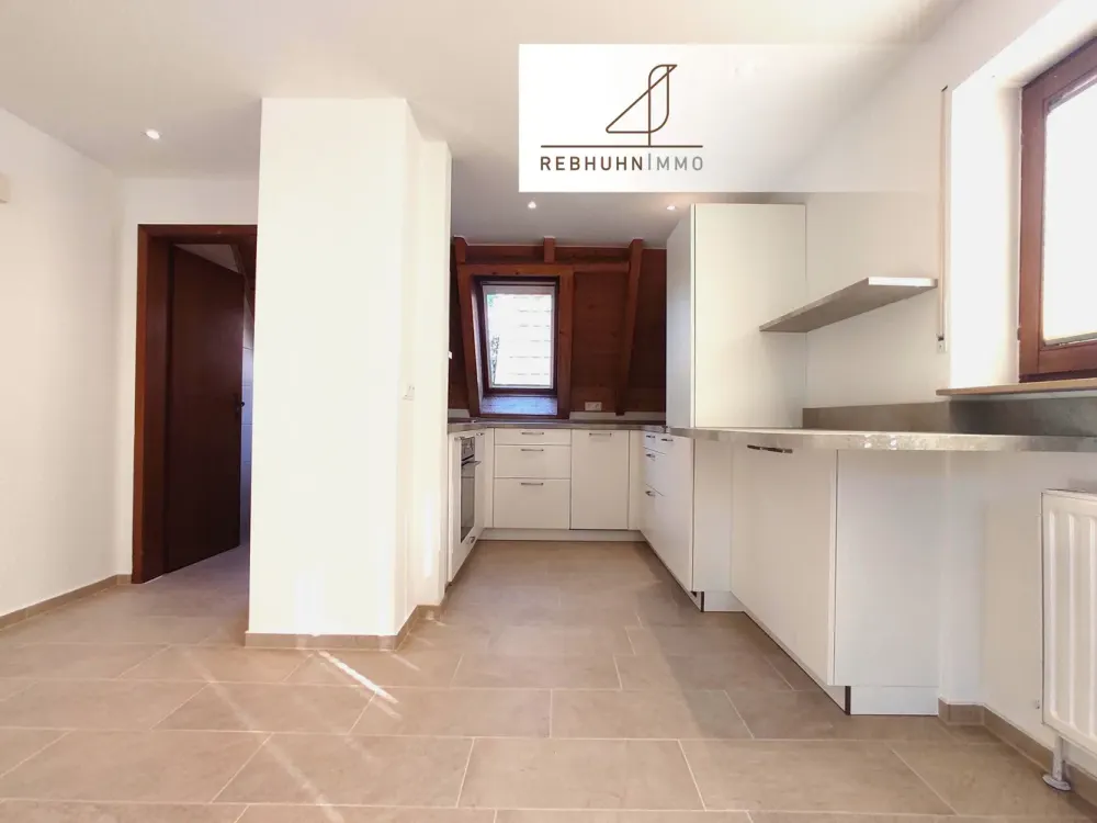 Charmante 2,5 Zimmer-Maisionette-Wohnung mit neuer Küche und Garage
