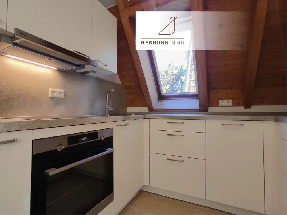 Charmante 2,5 Zimmer-Maisionette-Wohnung mit neuer Küche und Garage