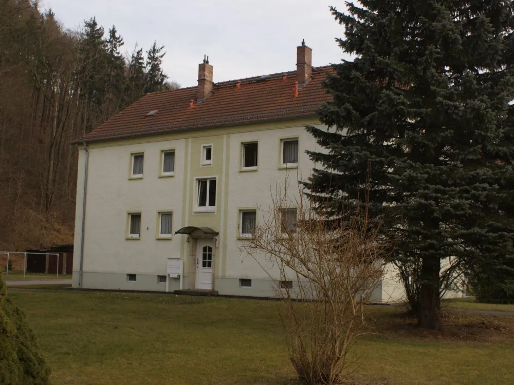 Modernisierte 3-Raum-Wohnung im 4-Familienhaus nahe Glashütte