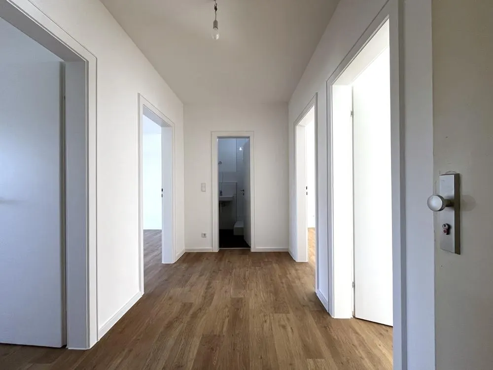 Frisch sanierte 3 Zimmer-Wohnung !