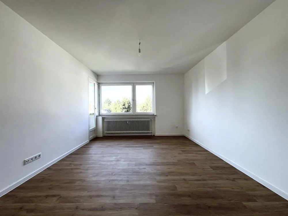 Frisch sanierte 3 Zimmer-Wohnung !