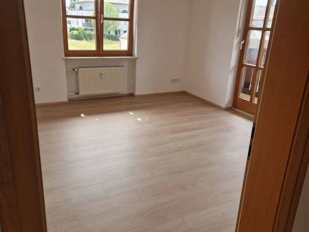 Renovierte 3,5 Zimmer - Maisonette - Wohnung mit 2 x Balkon und EBK in München - Lerchenau