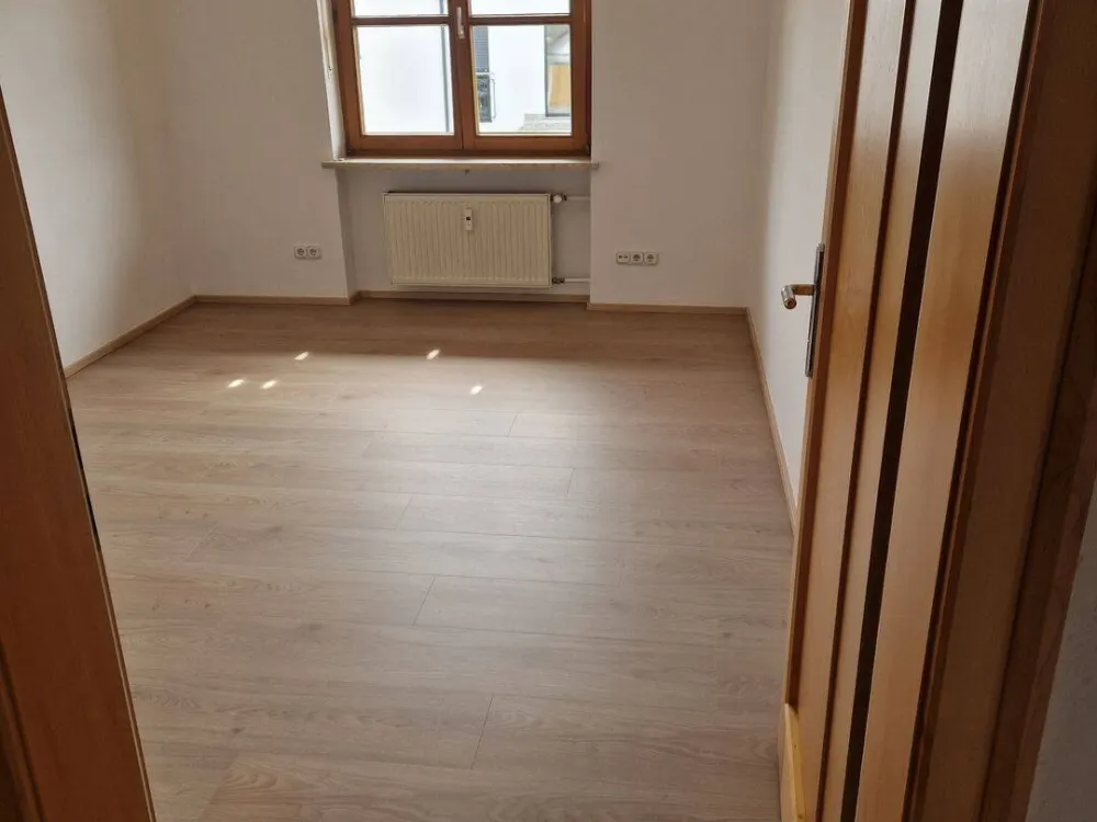 Renovierte 3,5 Zimmer - Maisonette - Wohnung mit 2 x Balkon und EBK in München - Lerchenau