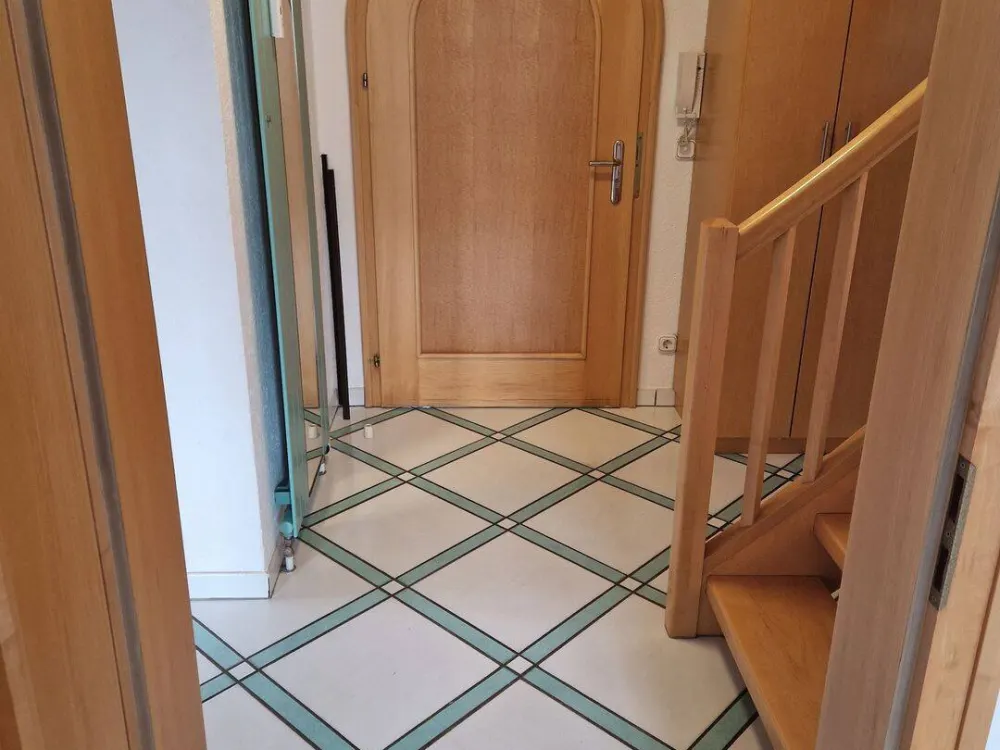 Renovierte 3,5 Zimmer - Maisonette - Wohnung mit 2 x Balkon und EBK in München - Lerchenau