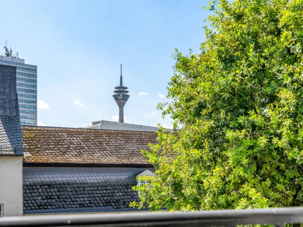 NEUE FOTOS nach RENOVIERUNG: 1 Min. RHEINUFER, 2 Min. CARLSPLATZ, 3. Min. ALTSTADT, 5. Min. zur KÖ!