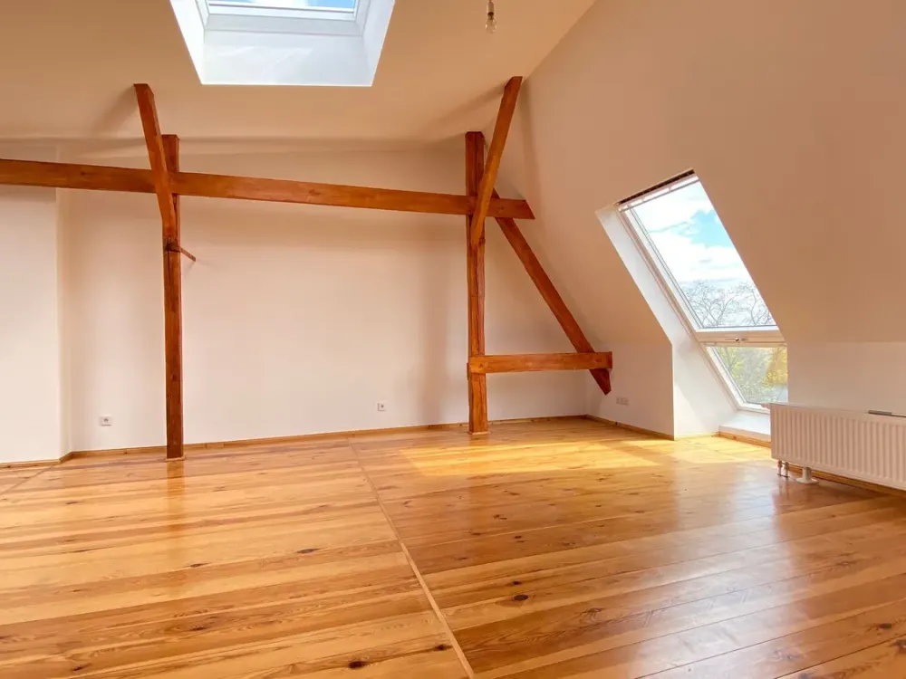 Lichtdurchflutetes Dachgeschoss mit eigener Dachterrasse !