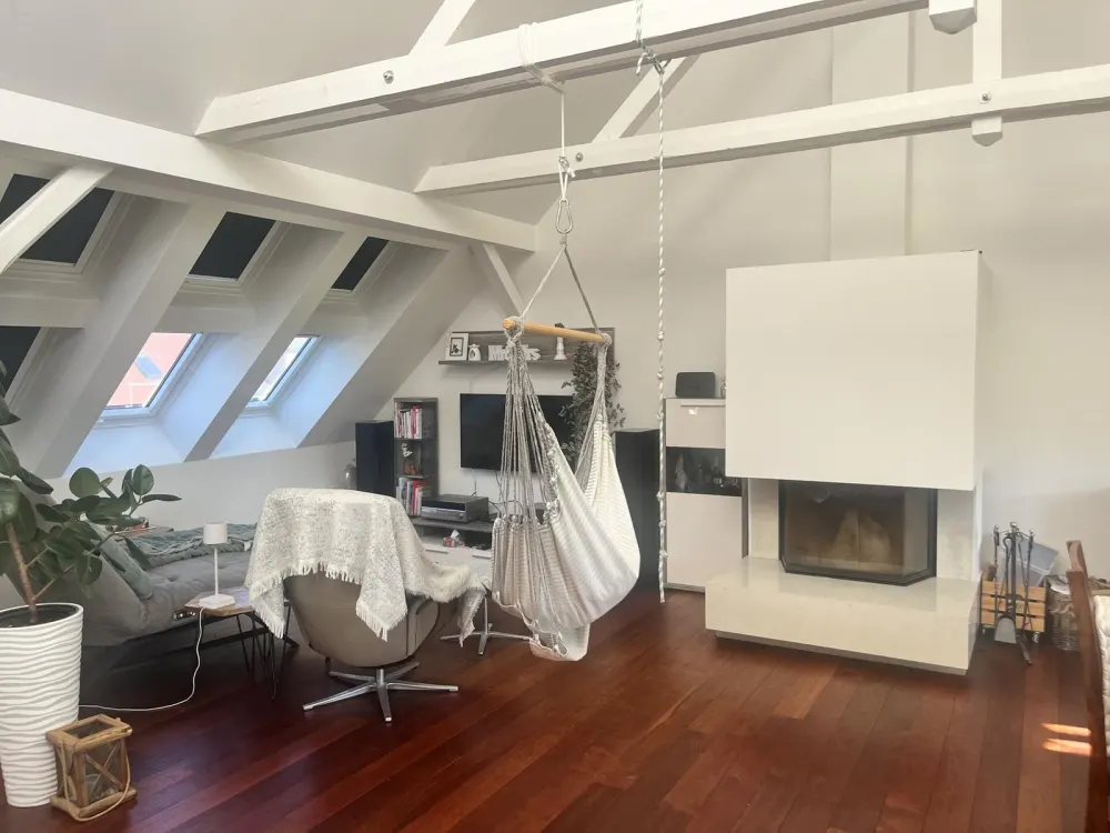 High-quality Maisonette Apartment with Fireplace | Fitted Kitchen | Roof Terrace | Garage
