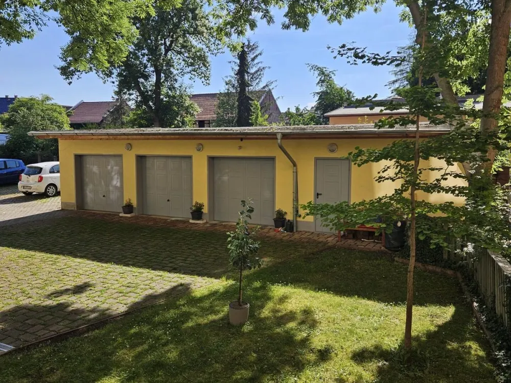 High-quality Maisonette Apartment with Fireplace | Fitted Kitchen | Roof Terrace | Garage