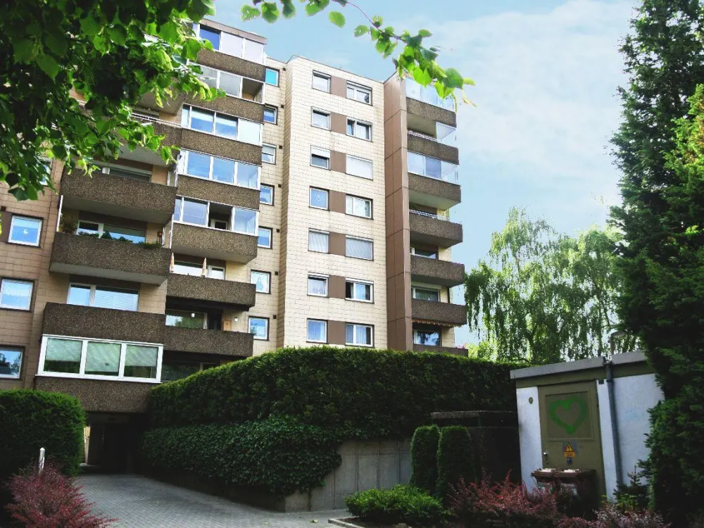 Neu renoviert ! Diese Singlewohnung mit Wintergarten wartet auf SIE !