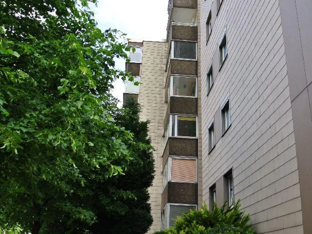 Neu renoviert ! Diese Singlewohnung mit Wintergarten wartet auf SIE !