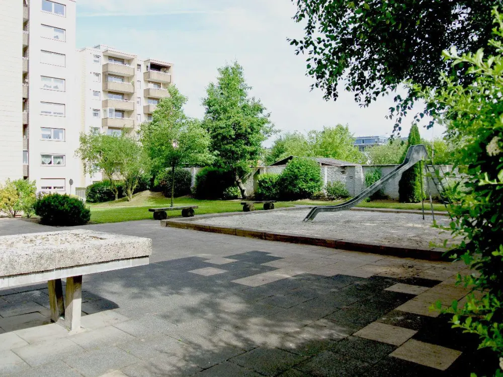 Neu renoviert ! Diese Singlewohnung mit Wintergarten wartet auf SIE !