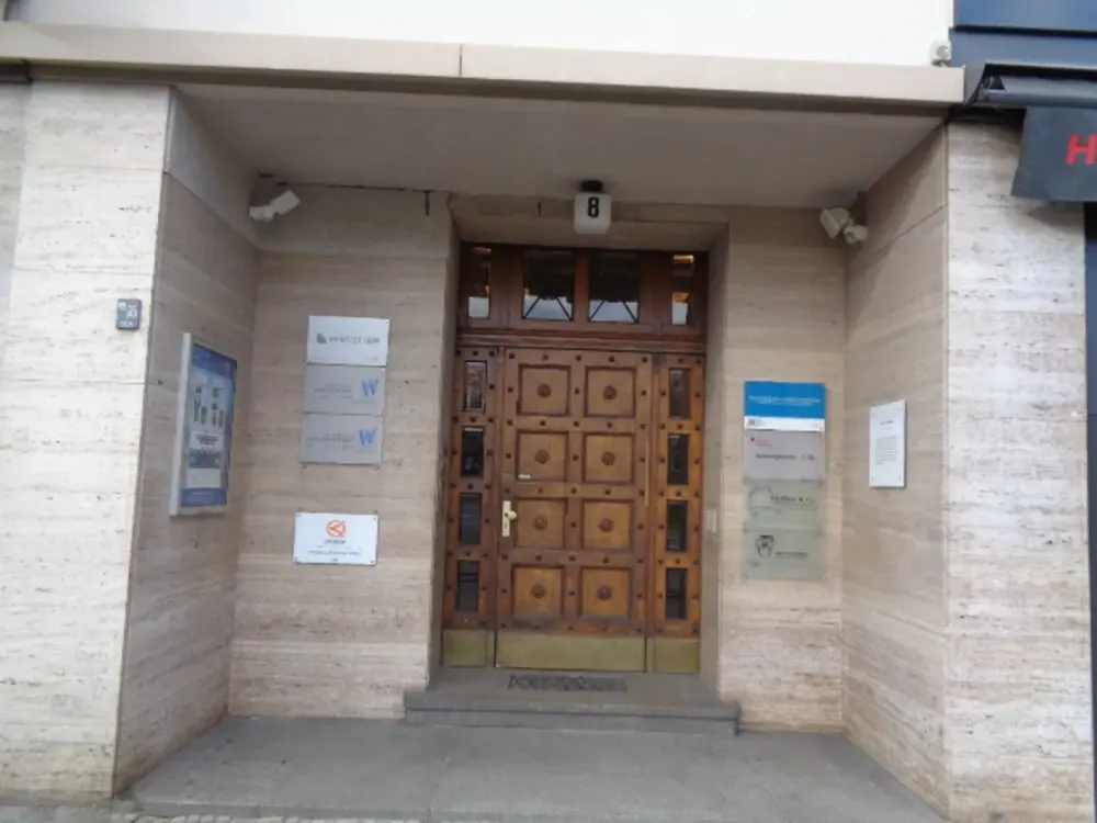 HERRSCHAFTLICHE 7 ZIMMER IM ALTBAU AM THEODOR - HEUSS - PLATZ 3. OG. MIT LIFT, TEILGEWERBE MÖGLICH